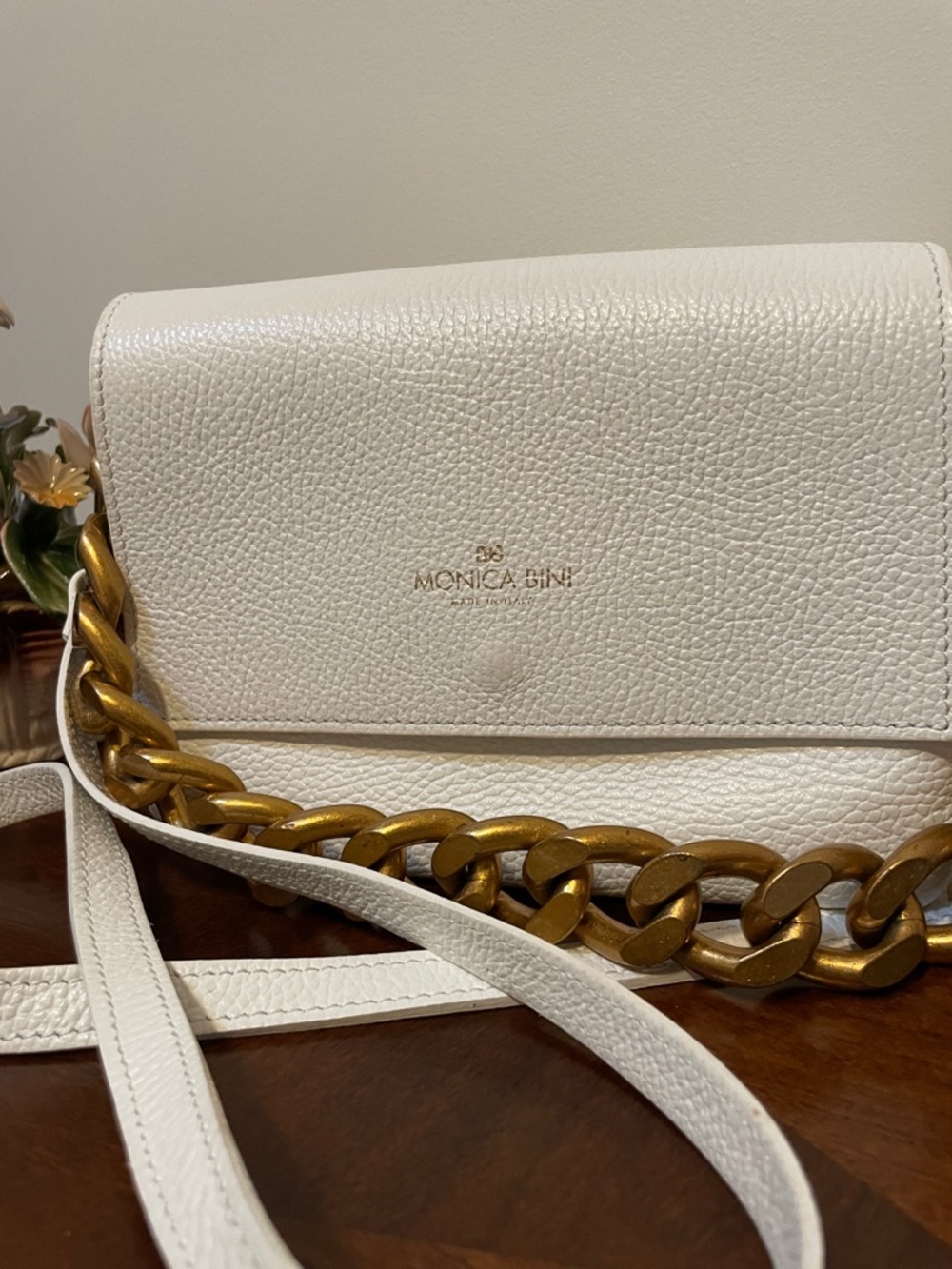 Monica Bini White Leather Chain-Accent Crossbody Bag
